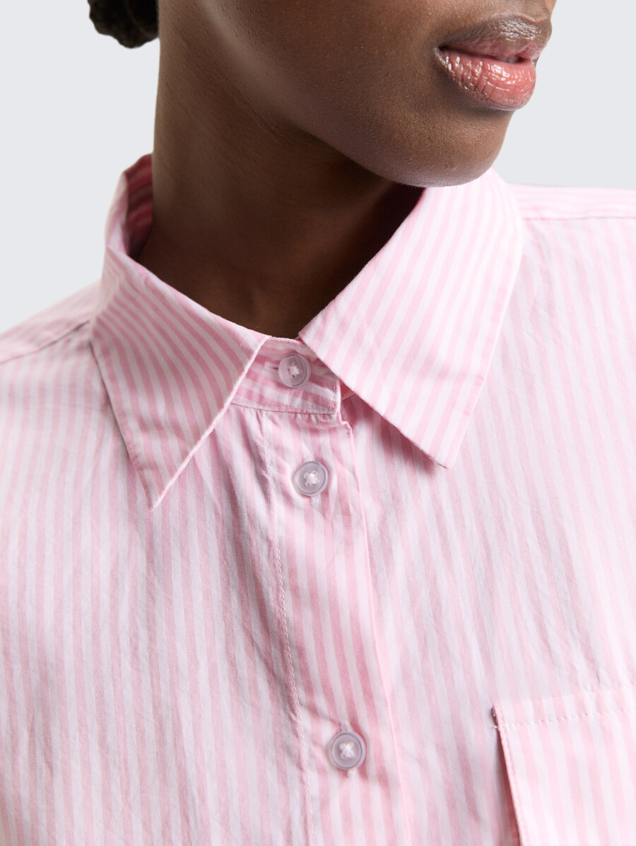 blusa de algodón de corte cuadrado