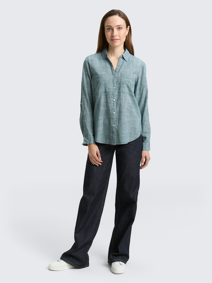 blusa con bolsillos en el pecho