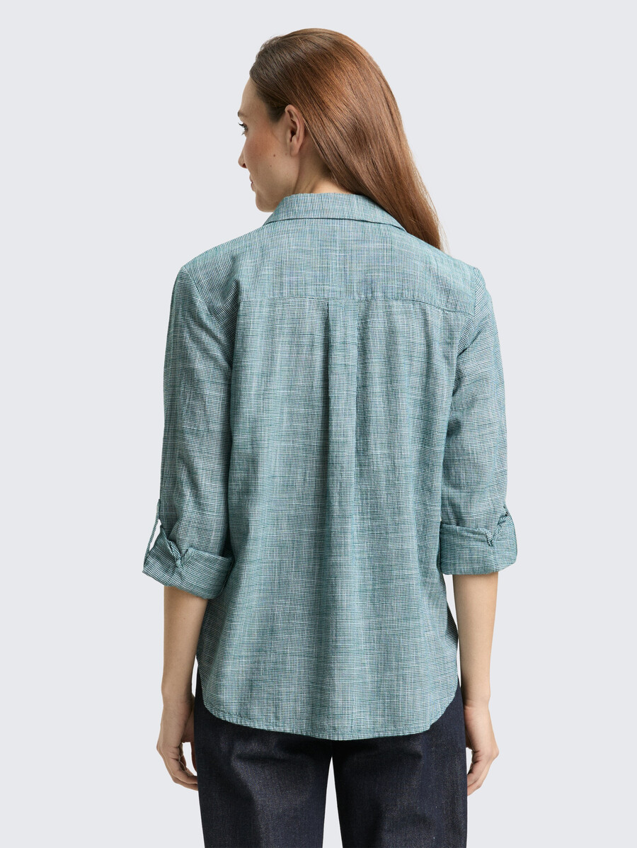blusa con bolsillos en el pecho