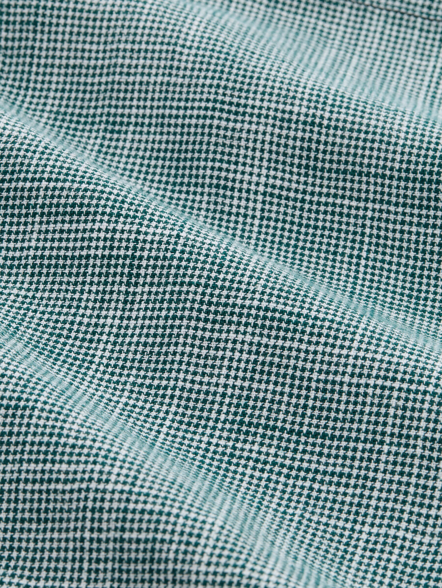 blusa con bolsillos en el pecho