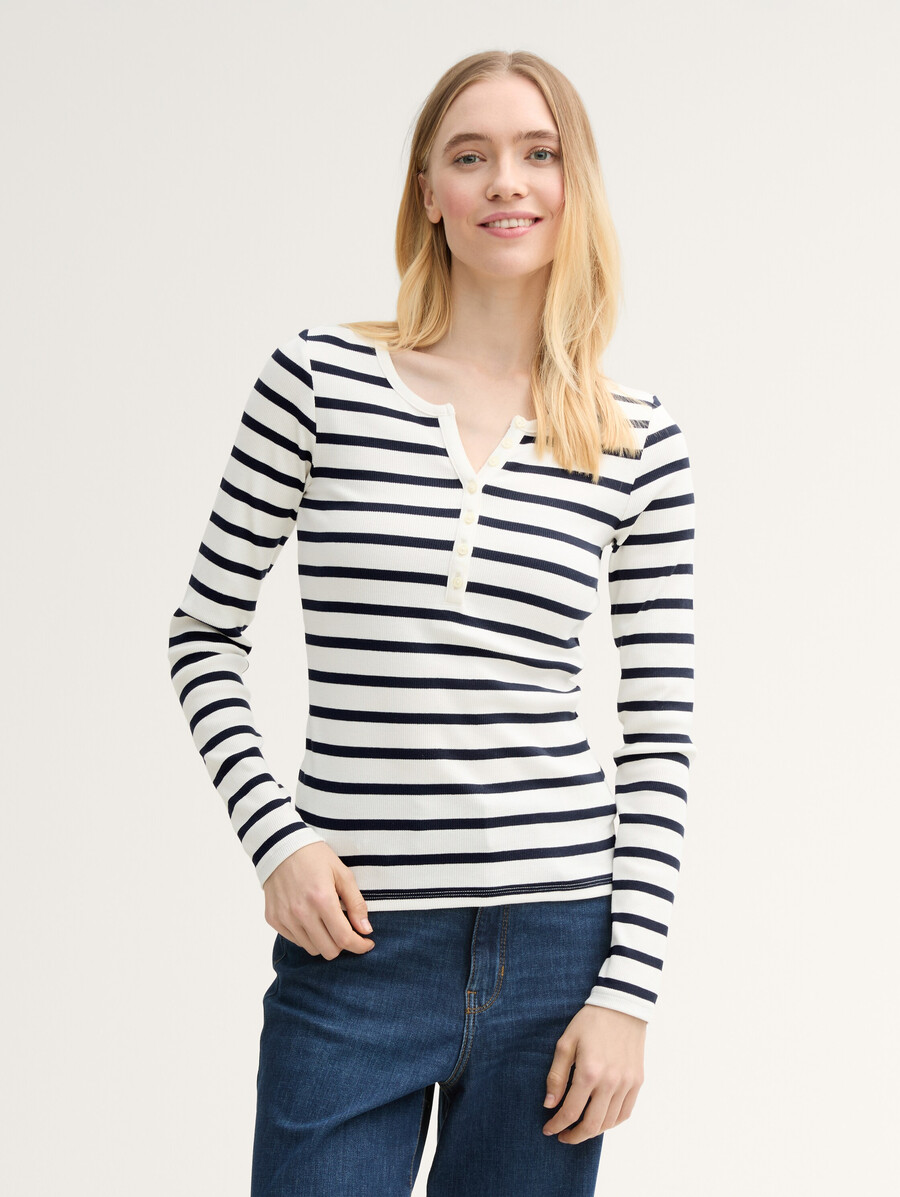 camisa de manga larga con cuello henley acanalado