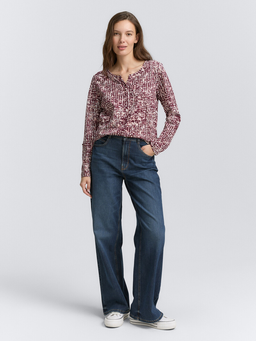 camisa tipo blusa henley con estampado