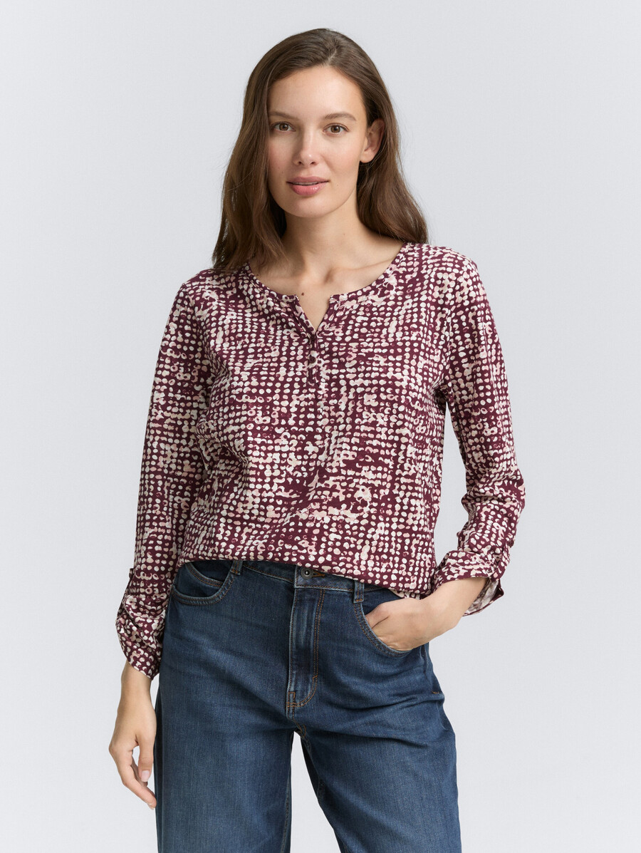 camisa tipo blusa henley con estampado