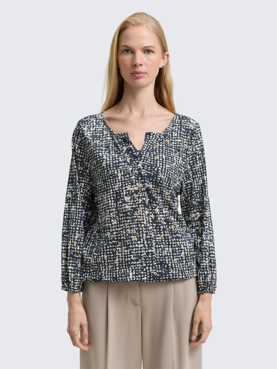 camisa blusa arrugada con estampado