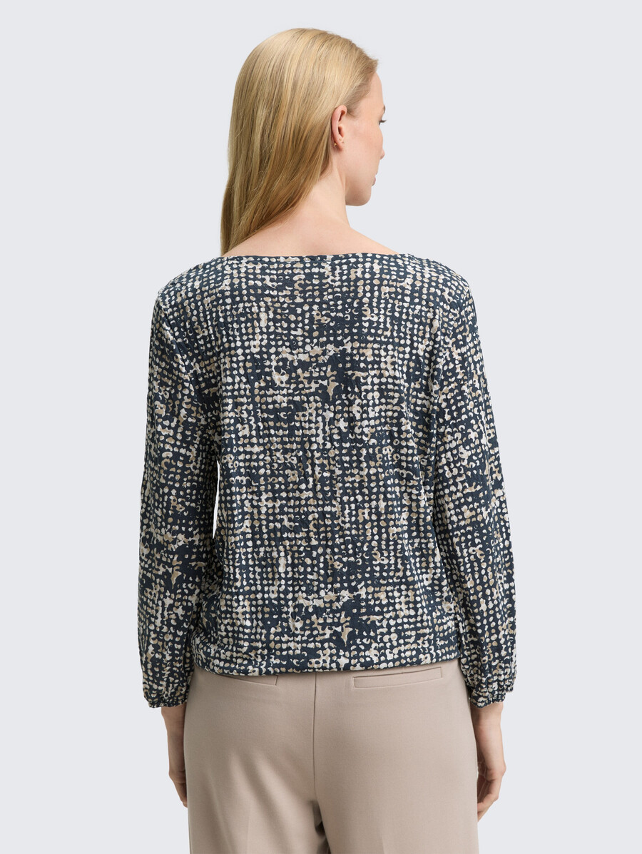 camisa blusa arrugada con estampado