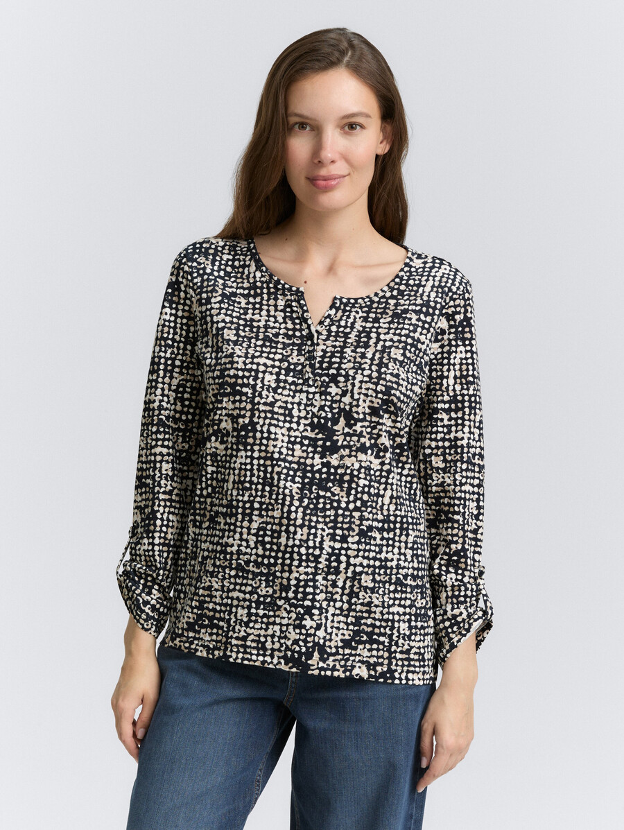camisa tipo blusa henley con estampado