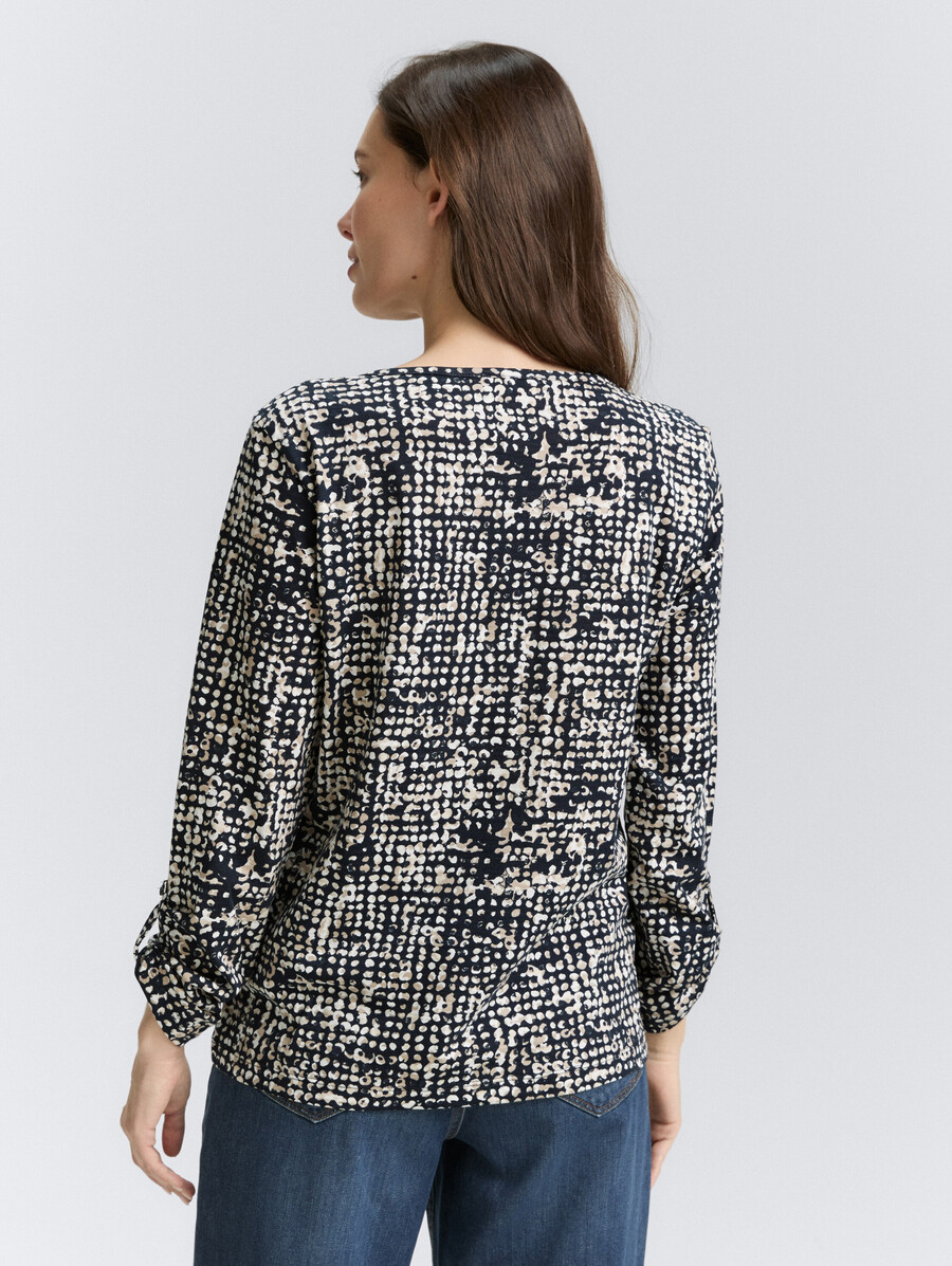 camisa tipo blusa henley con estampado