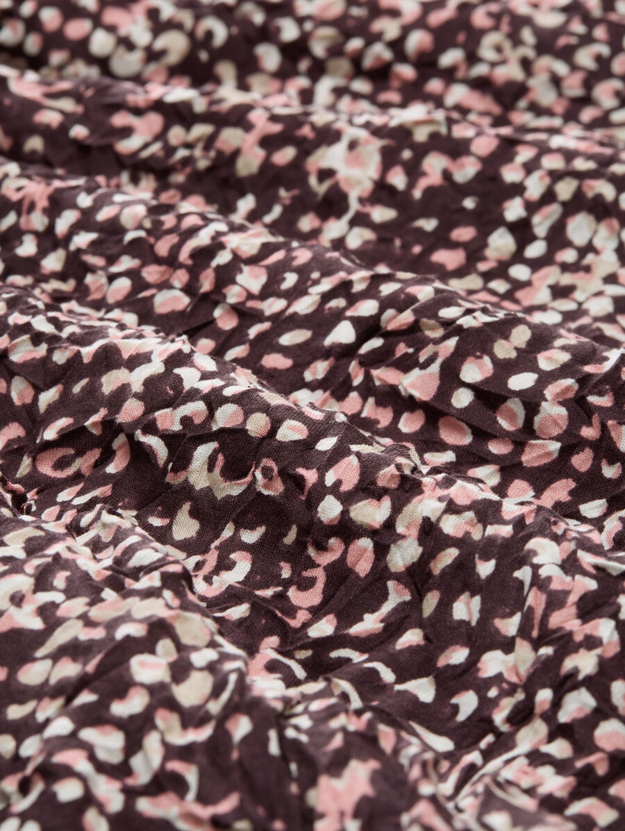 camisa blusa arrugada con estampado