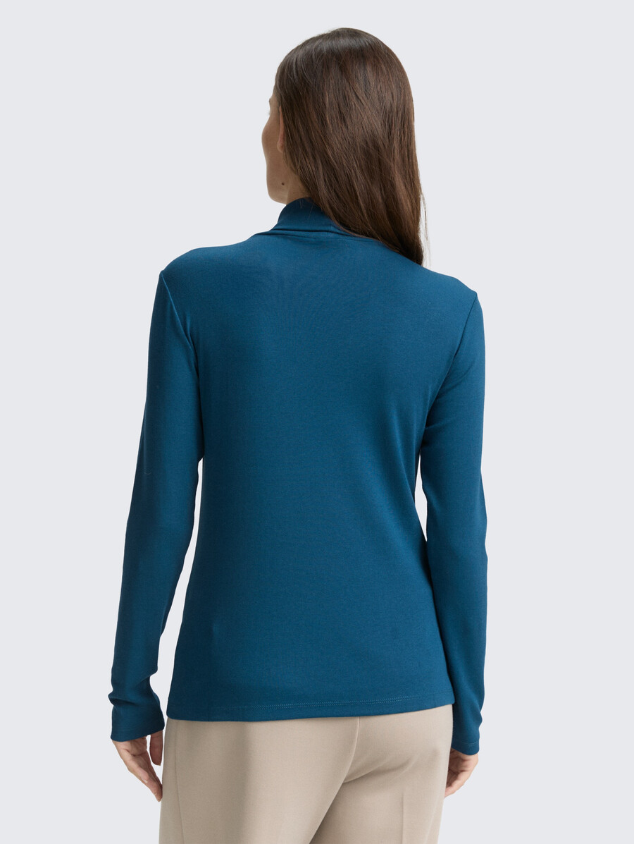 camisa de manga larga con cuello alto
