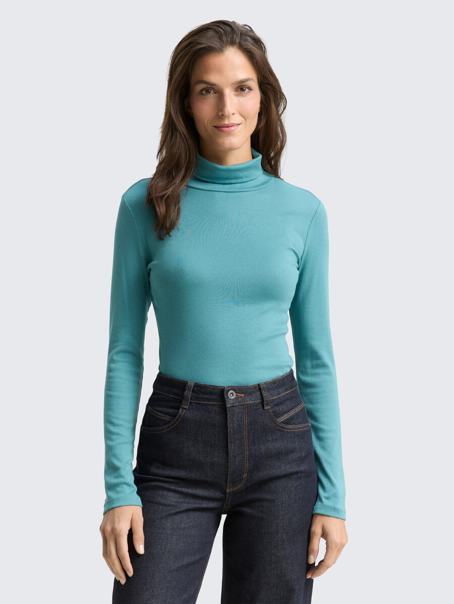 camisa de manga larga con cuello alto