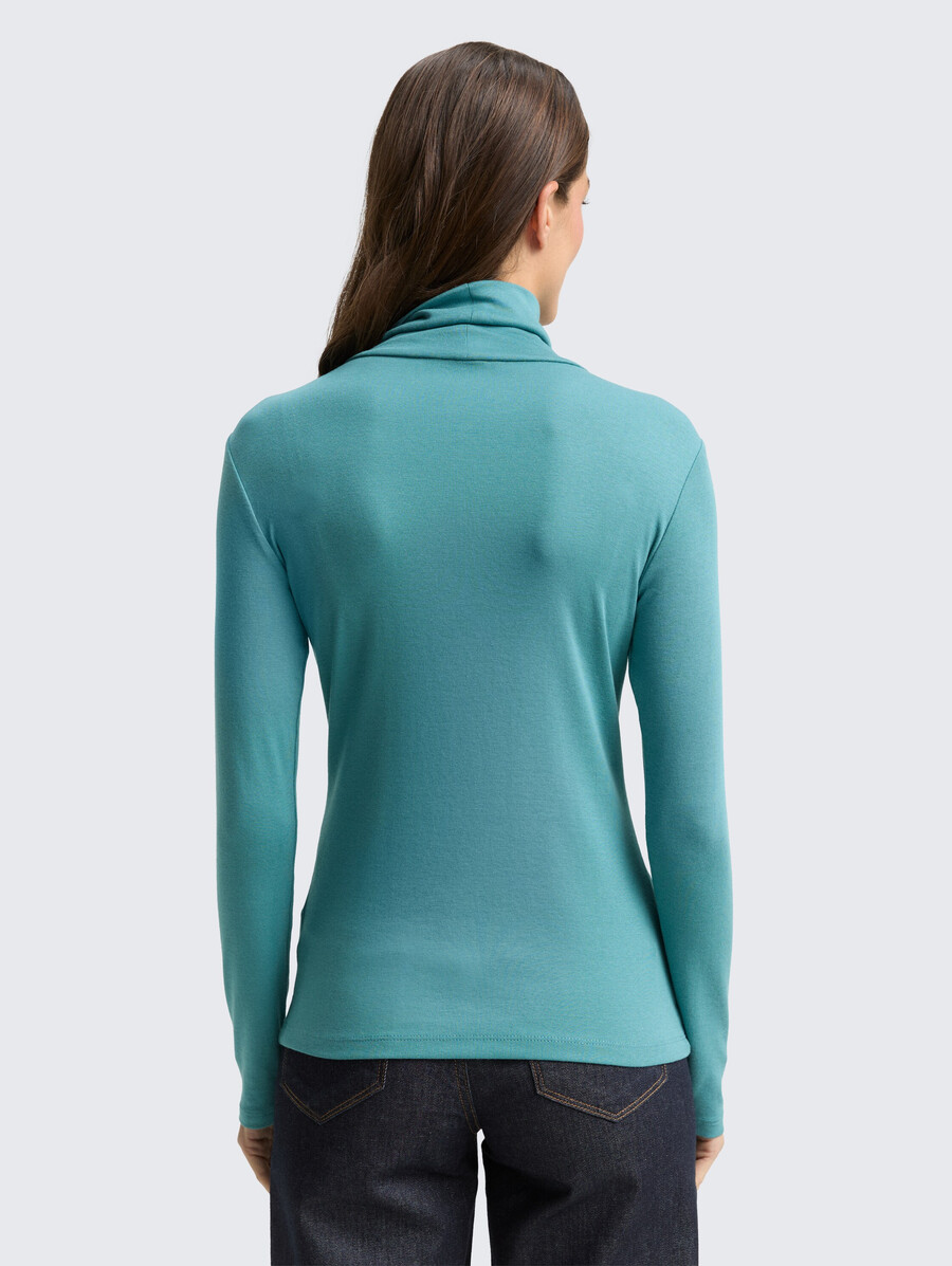 camisa de manga larga con cuello alto