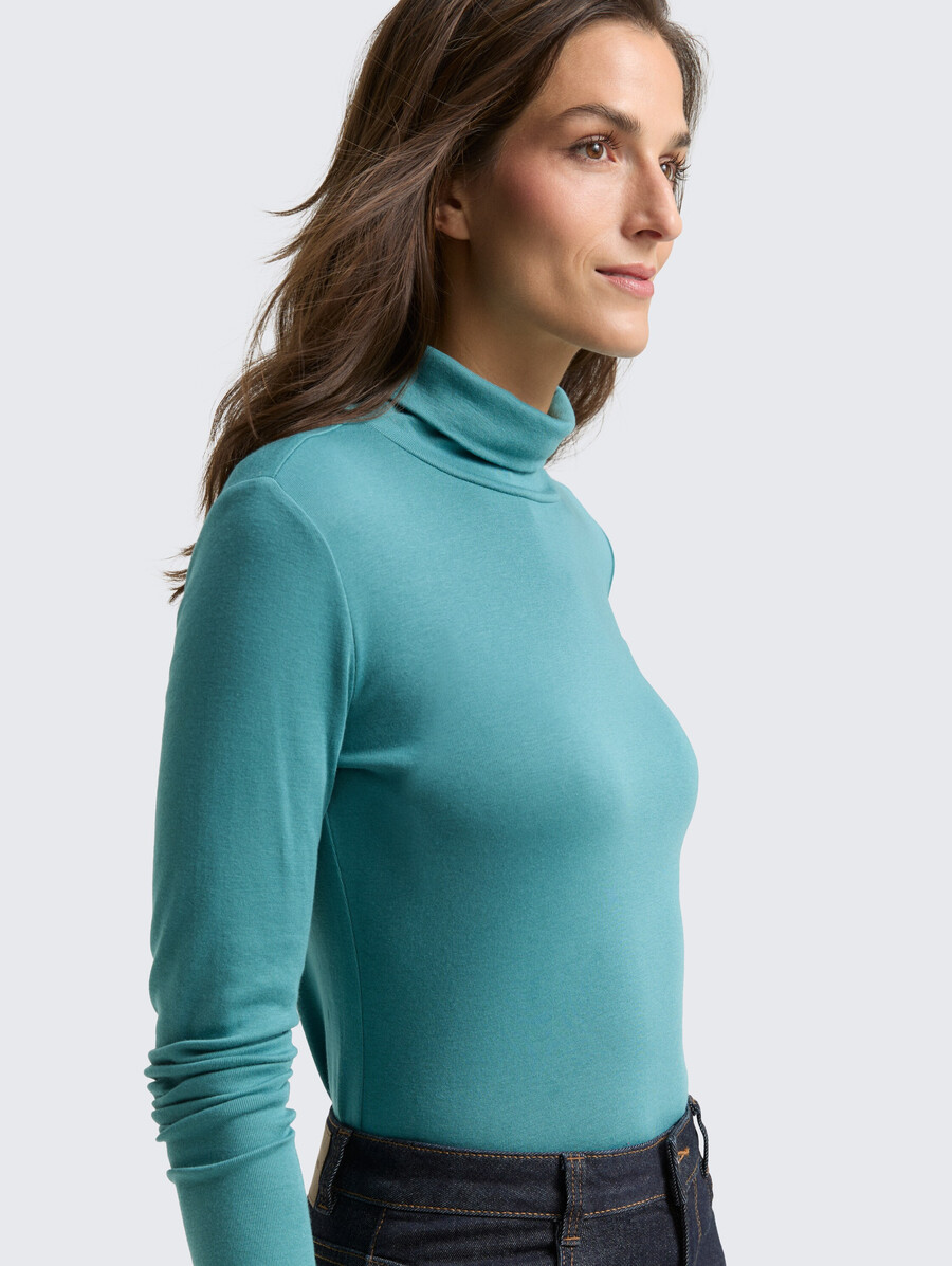camisa de manga larga con cuello alto