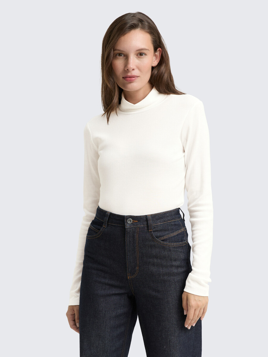 camisa de manga larga con cuello alto