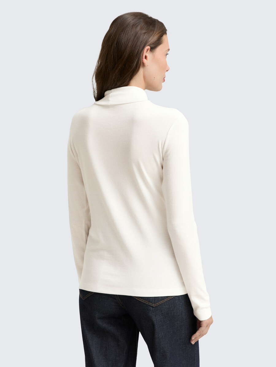 camisa de manga larga con cuello alto