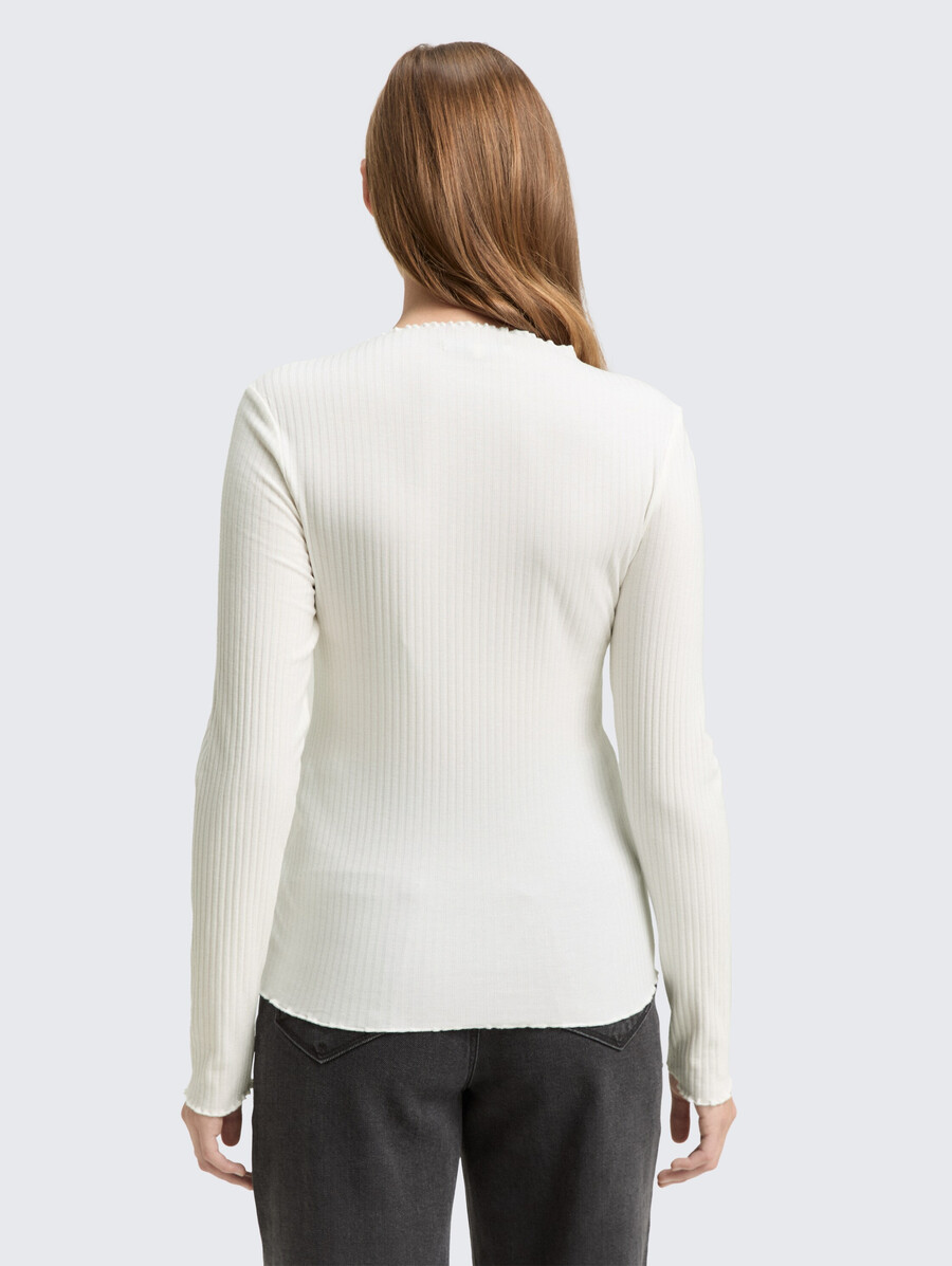 camisa de manga larga acanalada con cuello alto