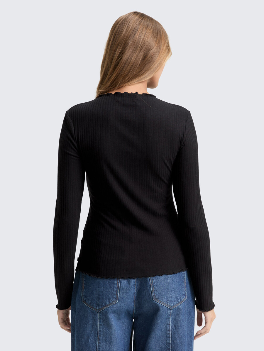 camisa de manga larga acanalada con cuello alto