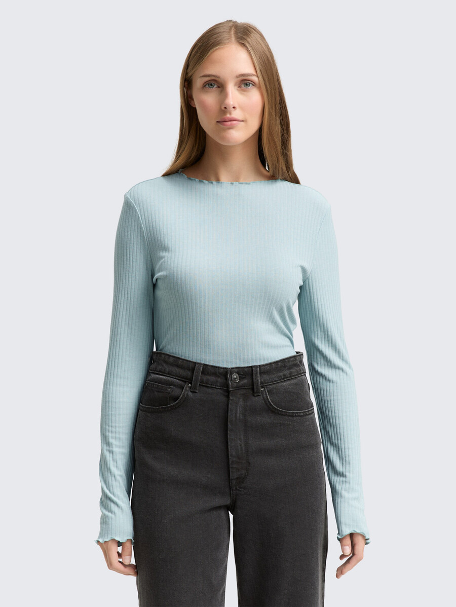 camisa de manga larga acanalada con cuello alto