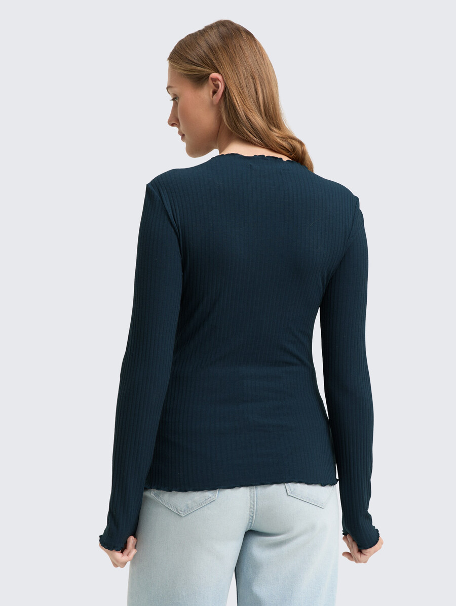 camisa de manga larga acanalada con cuello alto