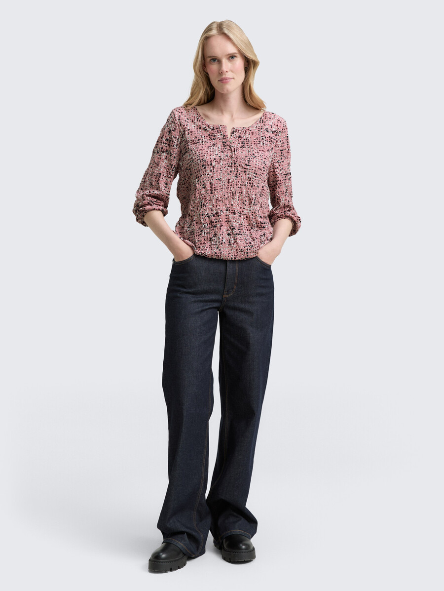 camisa blusa arrugada con estampado