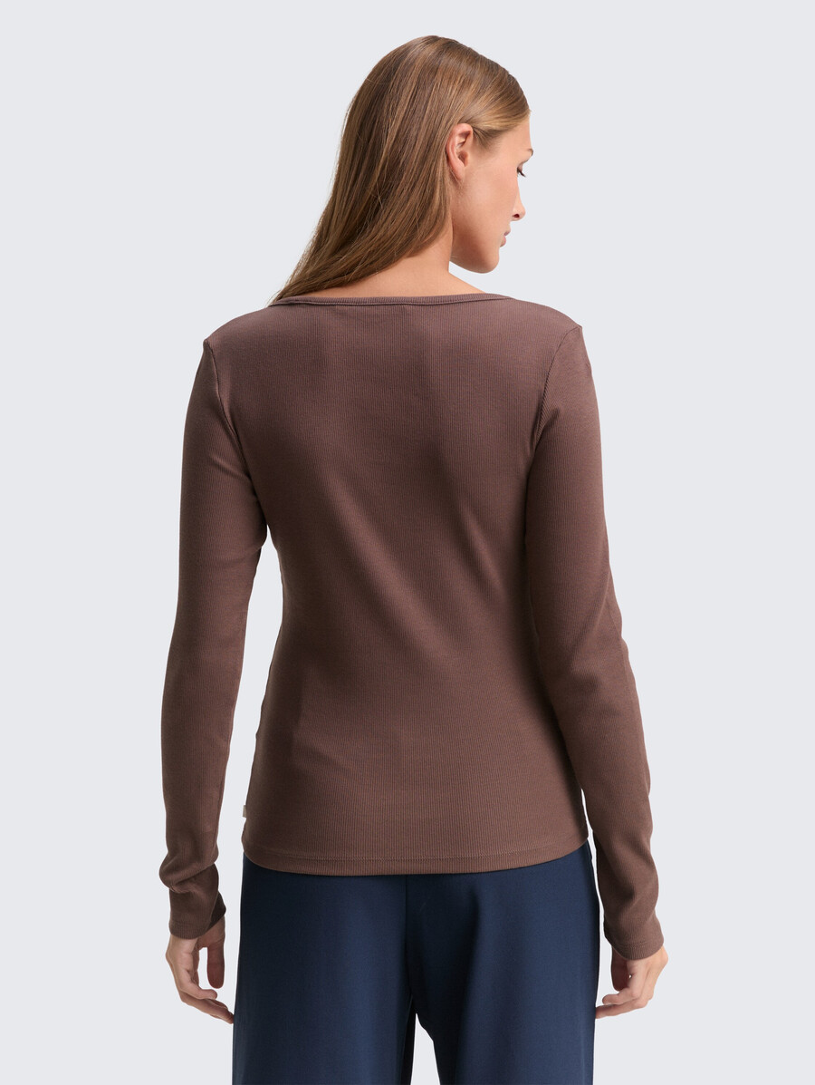 camisa de manga larga de corte entallado con textura acanalada