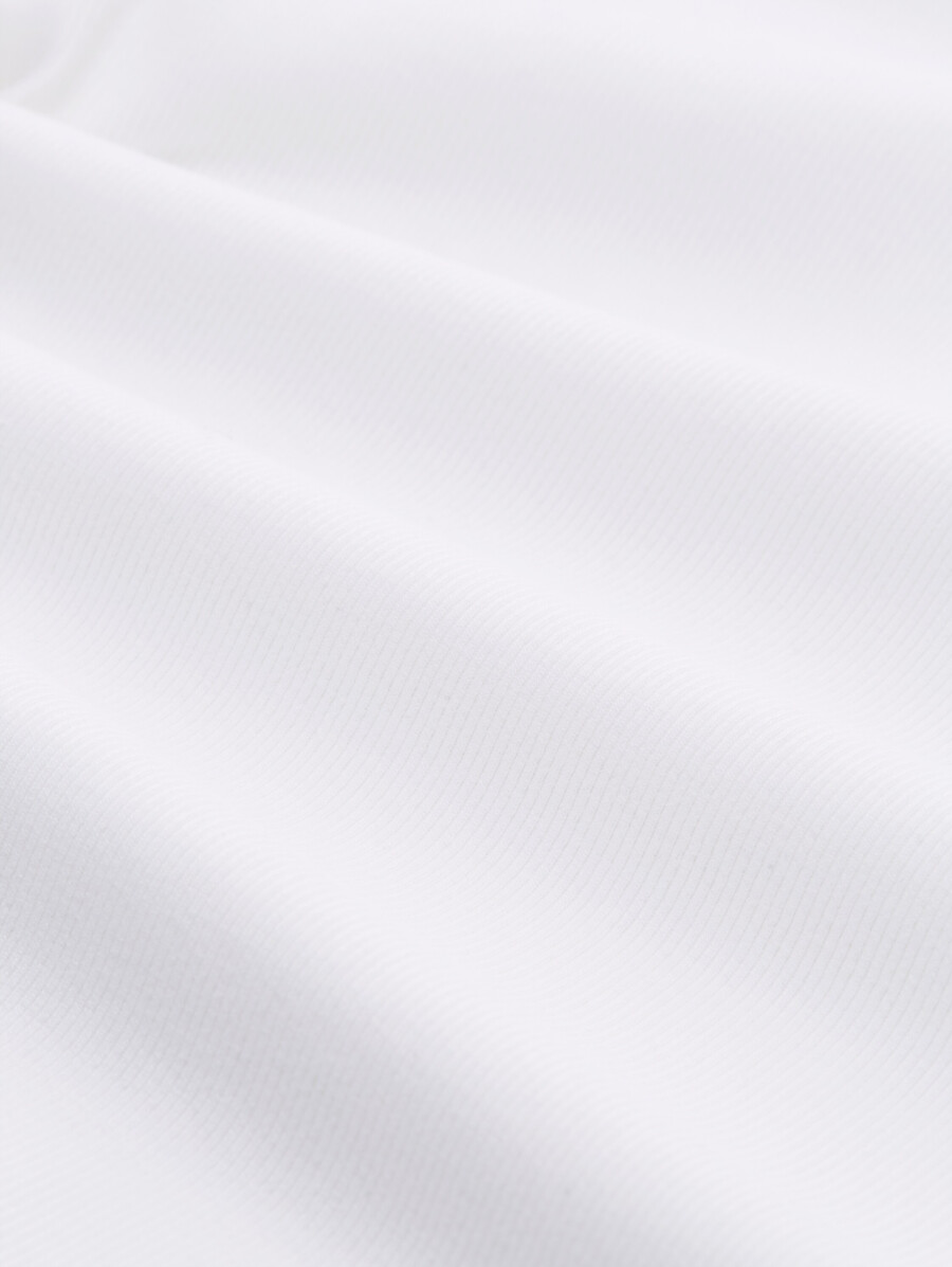 camisa de manga larga de corte entallado con textura acanalada