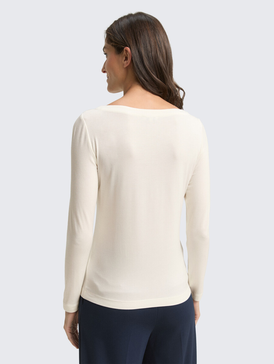 camisa de manga larga de corte entallado con cuello barco