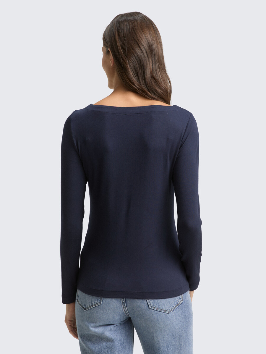 camisa de manga larga de corte entallado con cuello barco