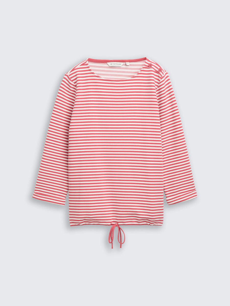 camisa de manga larga con detalles de botones.
