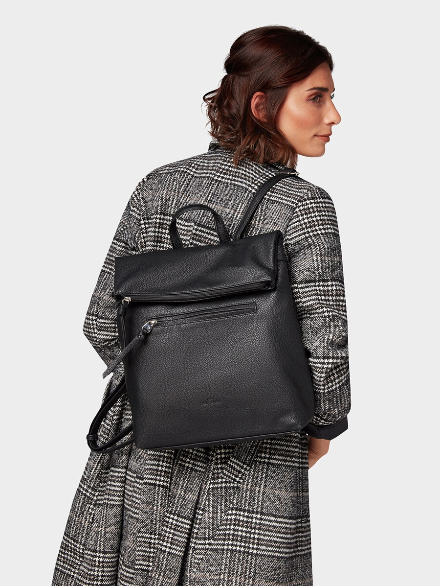 mochila tttinna con solapa