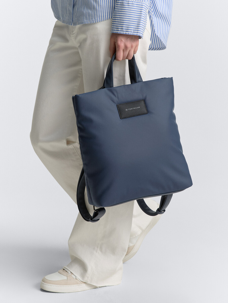 mochila ttpatti m fabricada con nailon reciclado repelente al agua