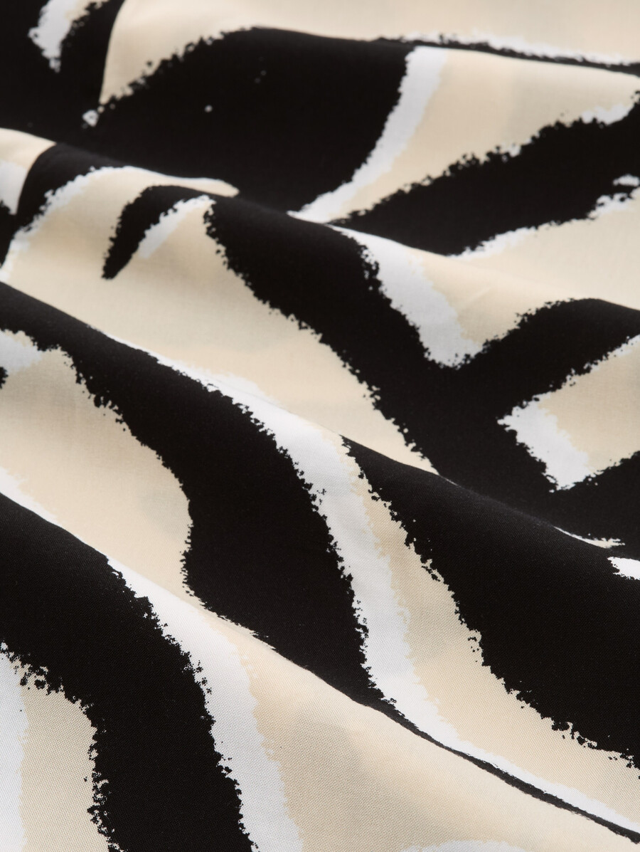 mono con estampado