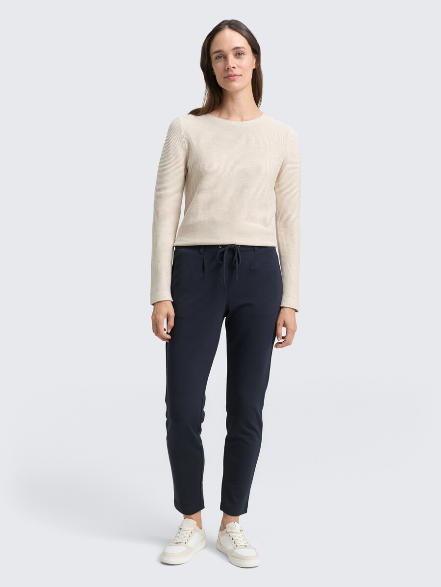 pantalones de material casual
