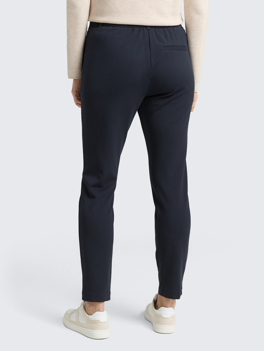 pantalones de material casual