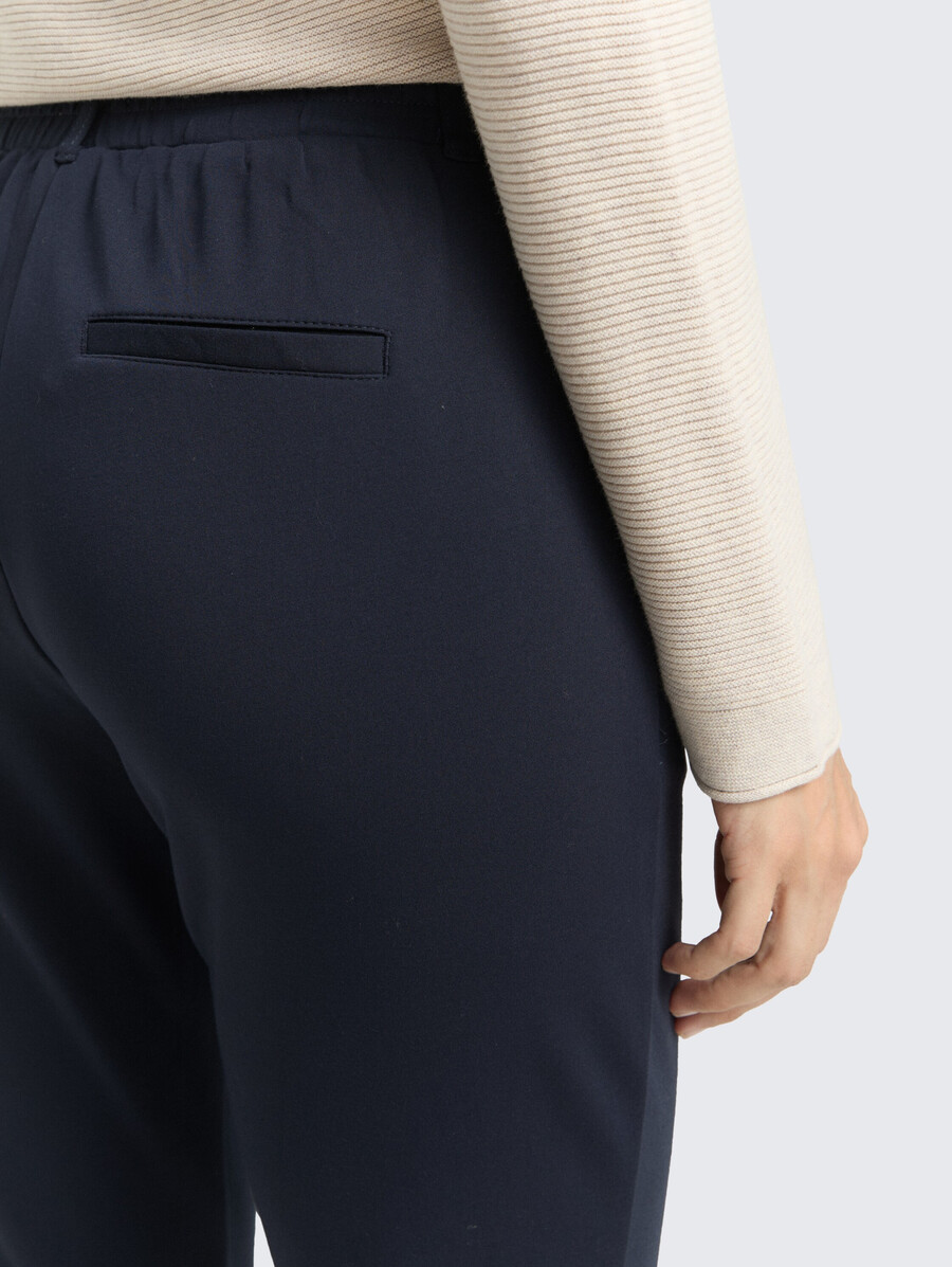 pantalones de material casual