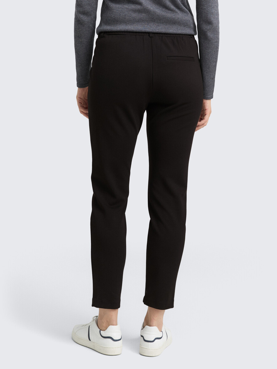 pantalones de material casual