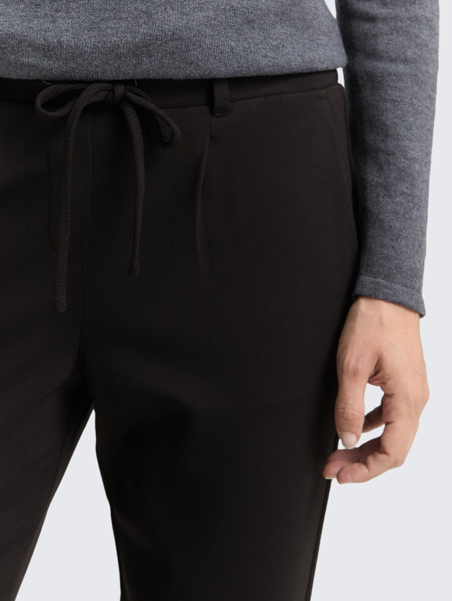 pantalones de material casual