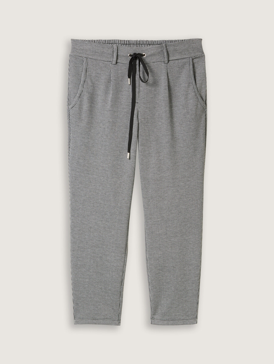 pantalones holgados y recortados