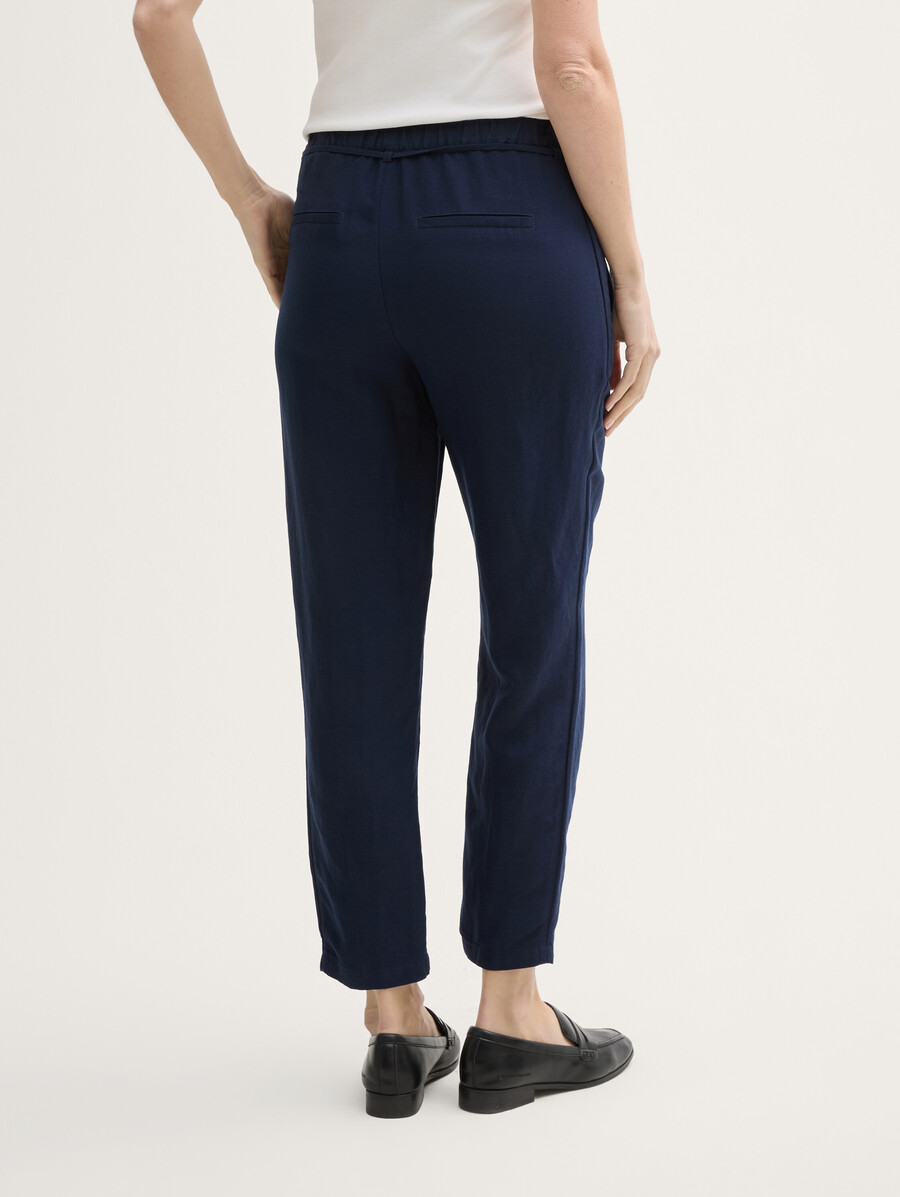 pantalones holgados y ajustados con contenido de lino