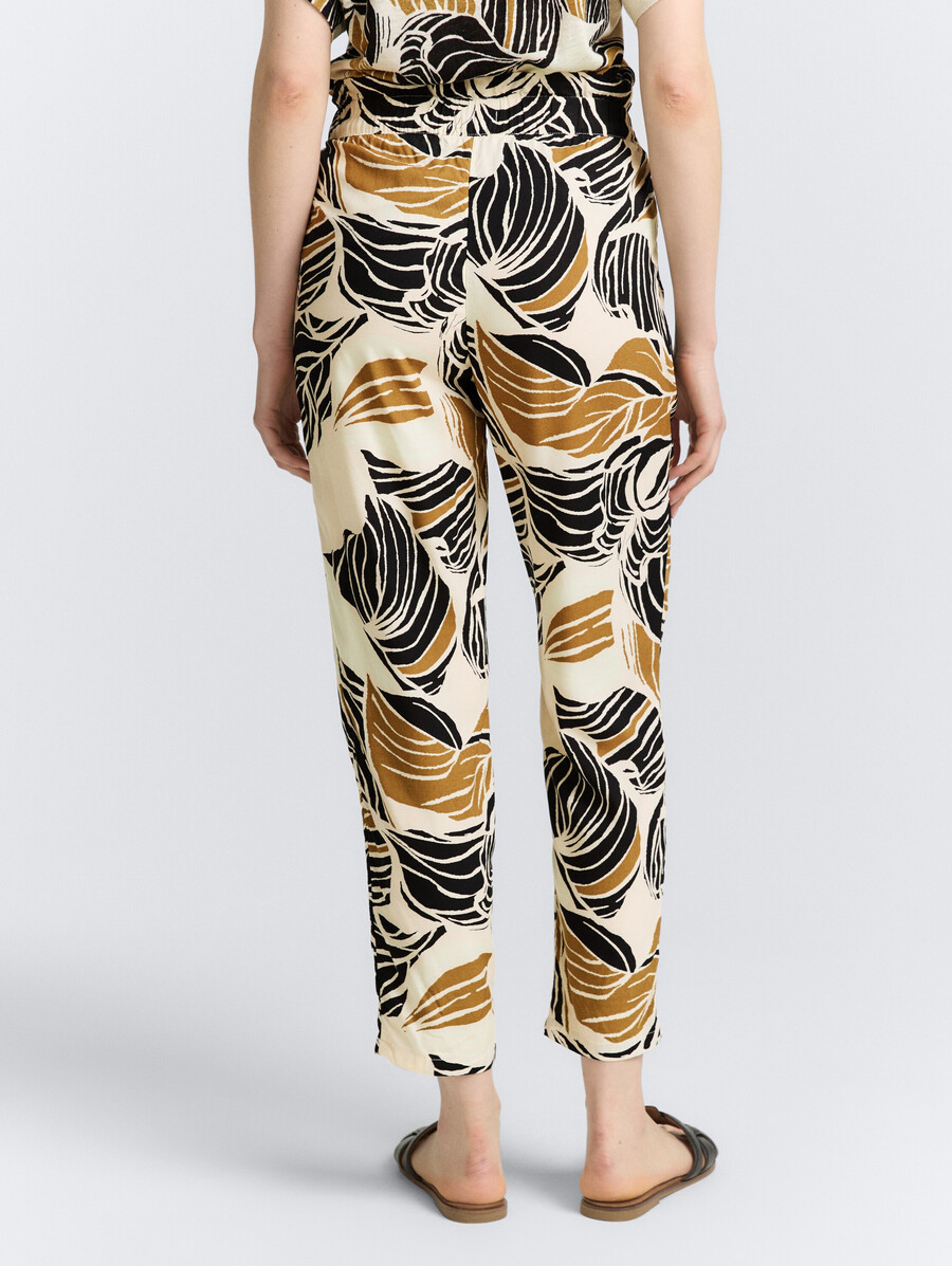 pantalones paperbag holgados y ajustados