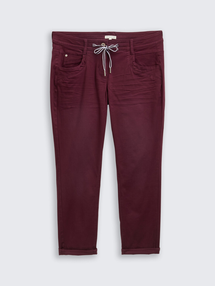 pantalones relajados y cónicos