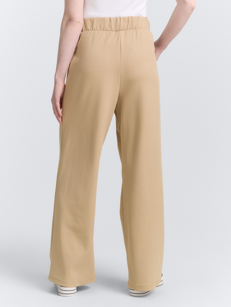 pantalones de pierna ancha