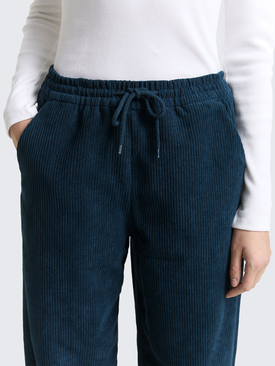 pantalones de pana con cordón