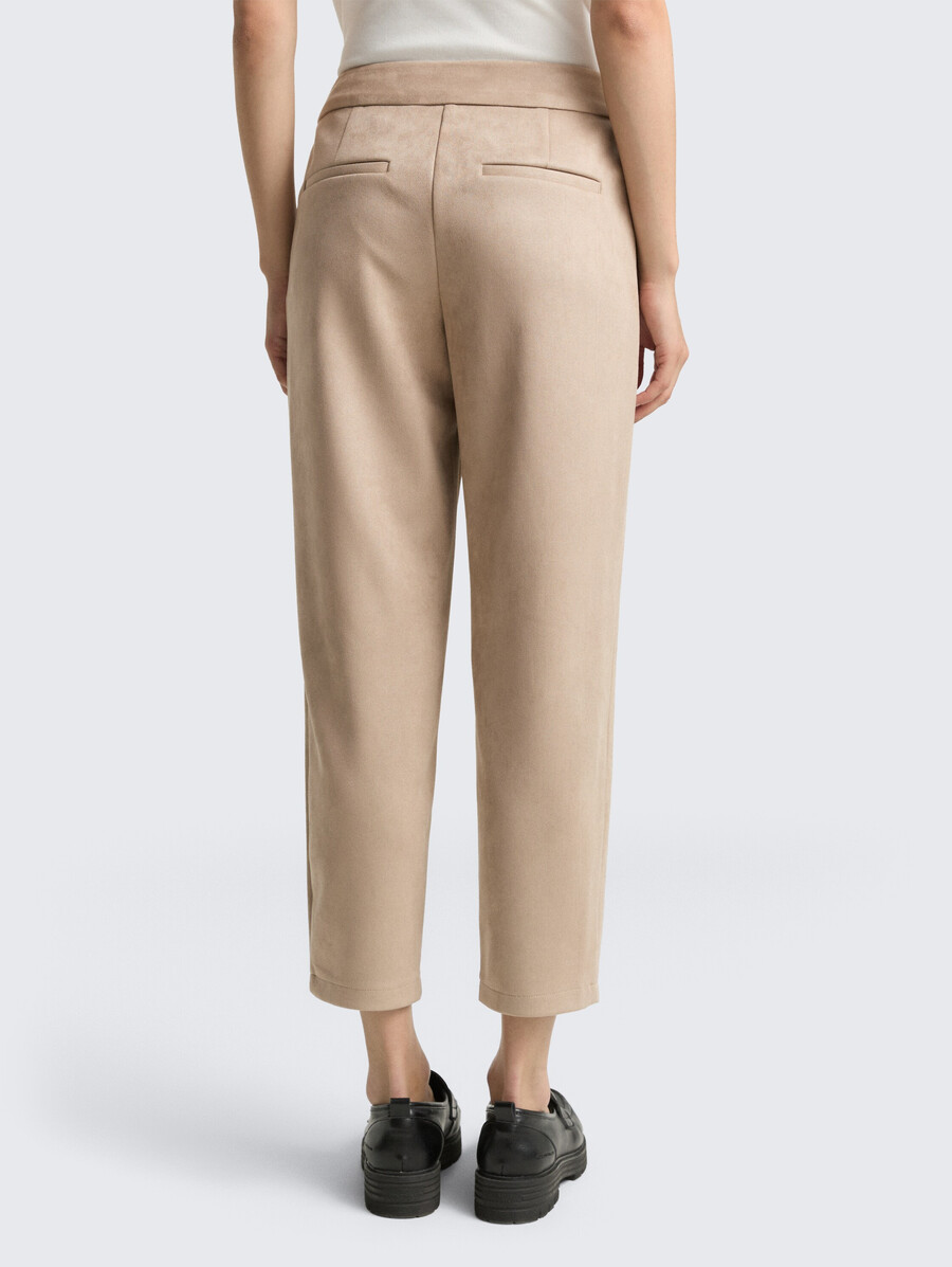 pantalones holgados con efecto ante