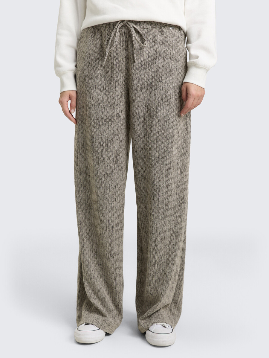 pantalones anchos y sueltos