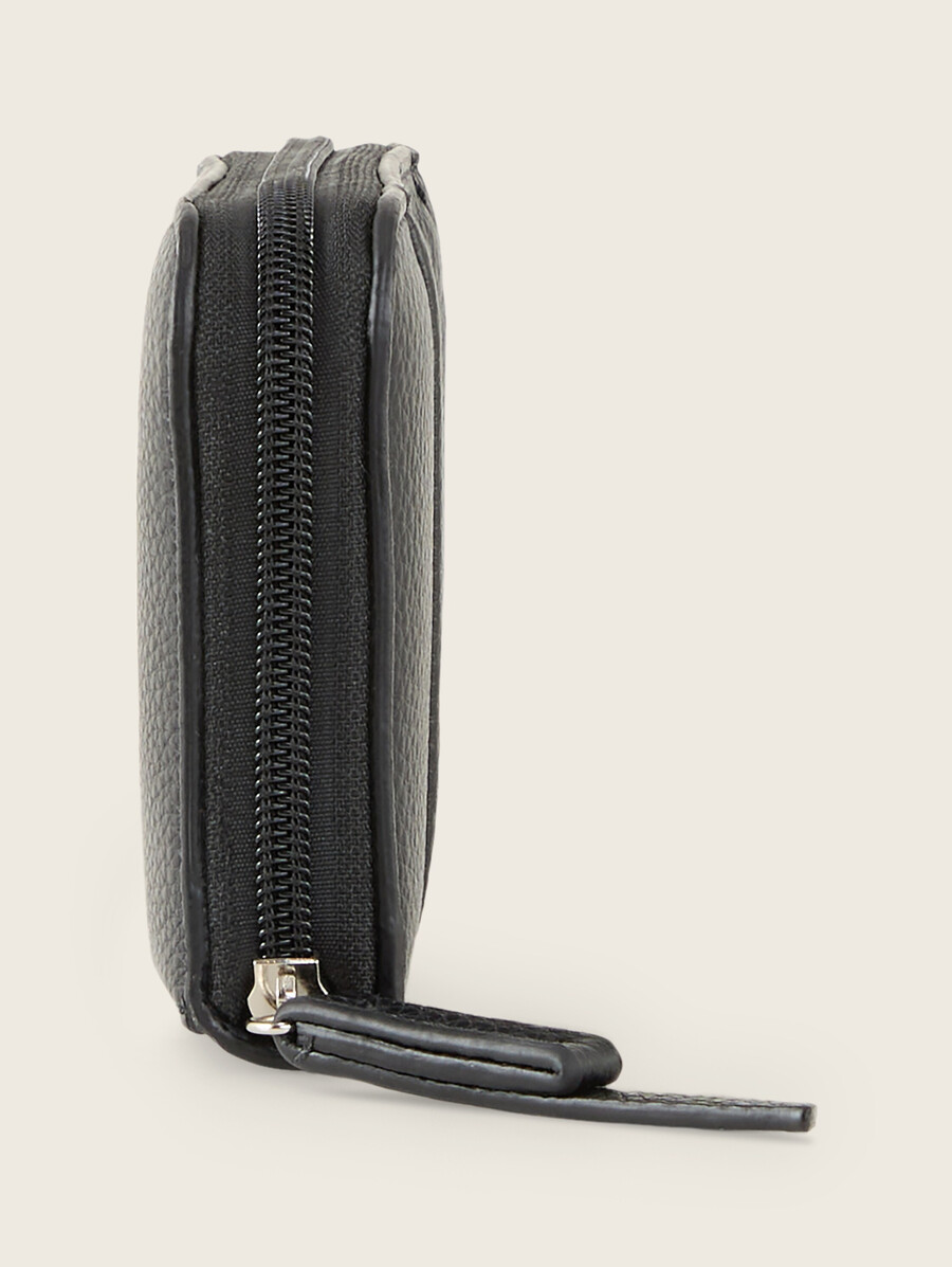 cartera ttbeca con costuras decorativas