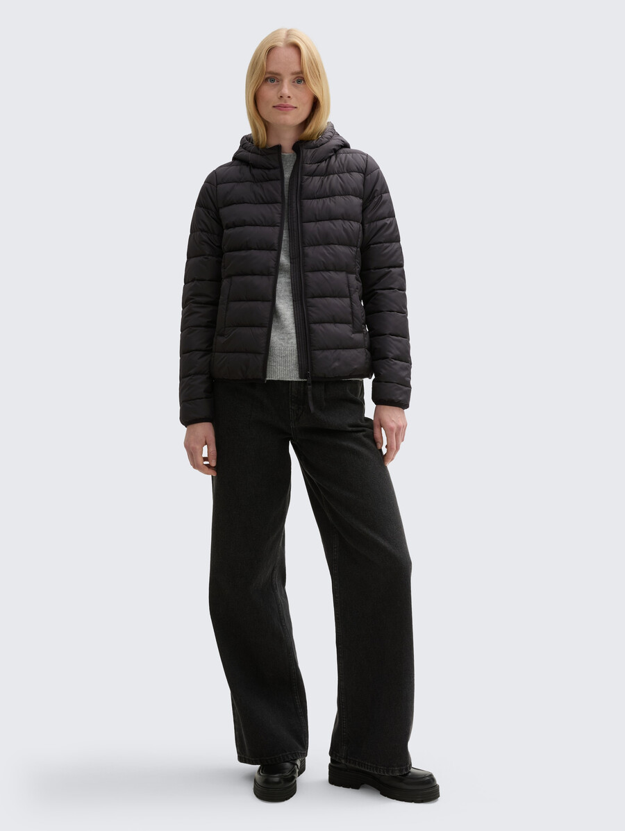 chaqueta acolchada ligera con capucha