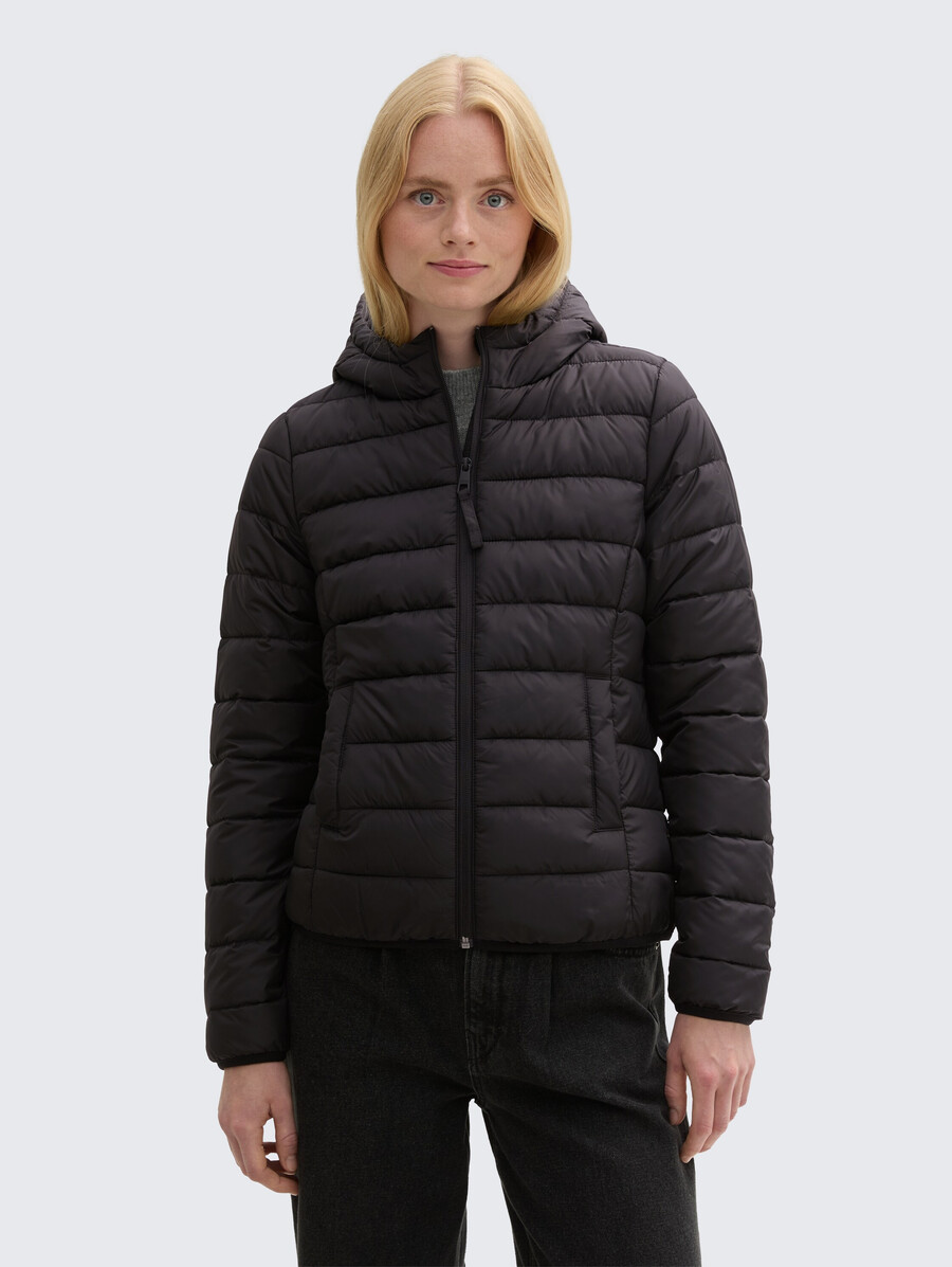 chaqueta acolchada ligera con capucha