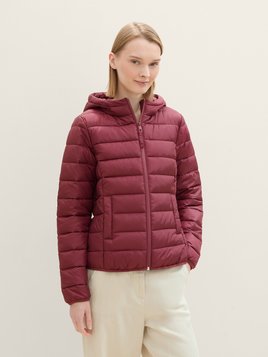 chaqueta acolchada ligera con capucha