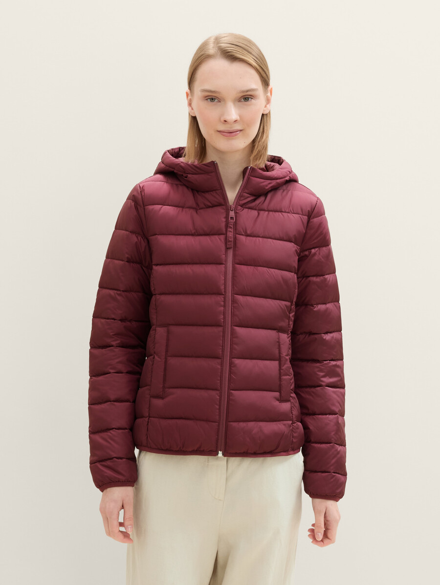 chaqueta acolchada ligera con capucha