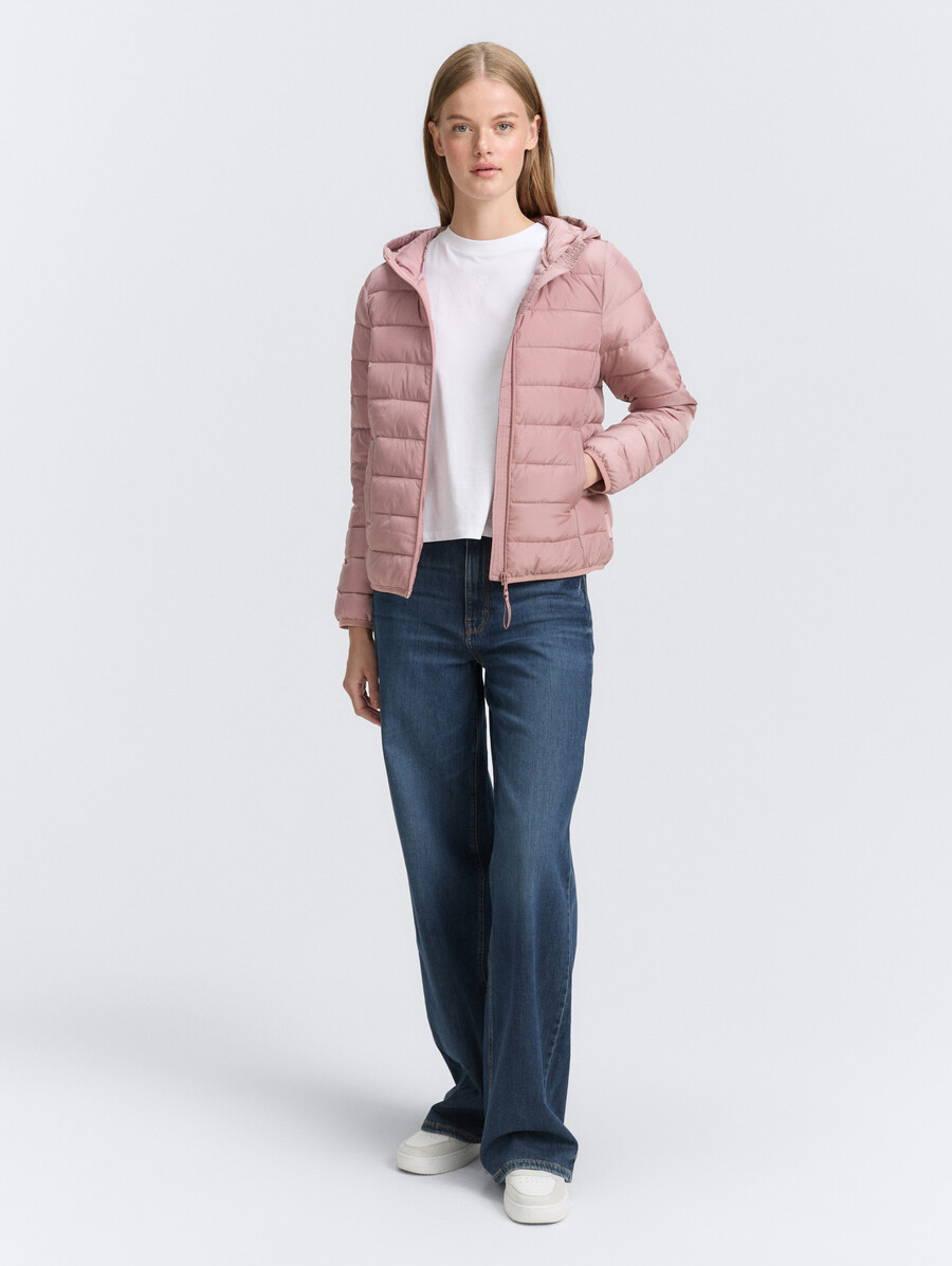 chaqueta acolchada ligera con capucha